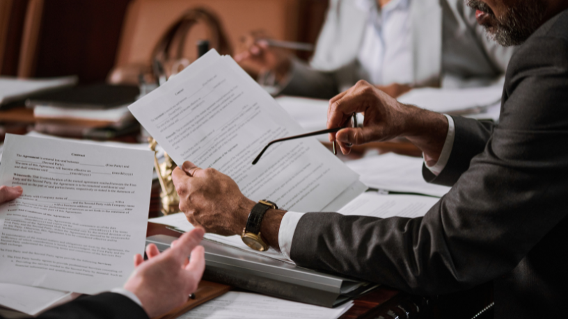 Direito Civil atual e formação contínua destacados por Hebron Costa Cruz de Oliveira.